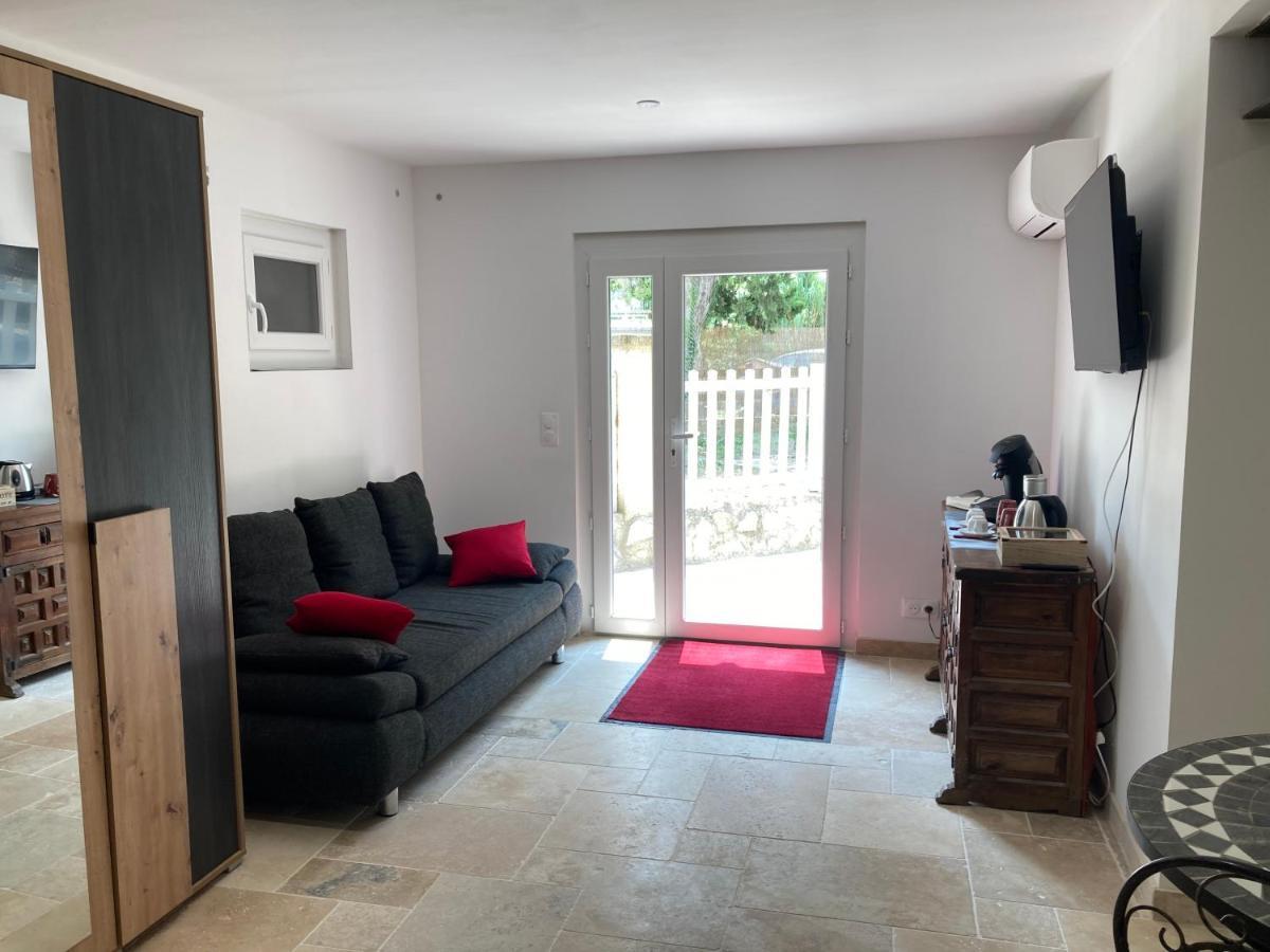 Le Studio D Aurelie Avec Spa Ete En Pleine Campagne Et Proche De Toute Commodite Roquemaure  Dış mekan fotoğraf