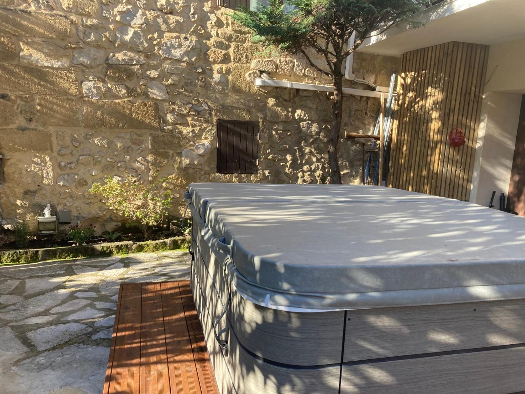 Le Studio D Aurelie Avec Spa Ete En Pleine Campagne Et Proche De Toute Commodite Roquemaure  Dış mekan fotoğraf