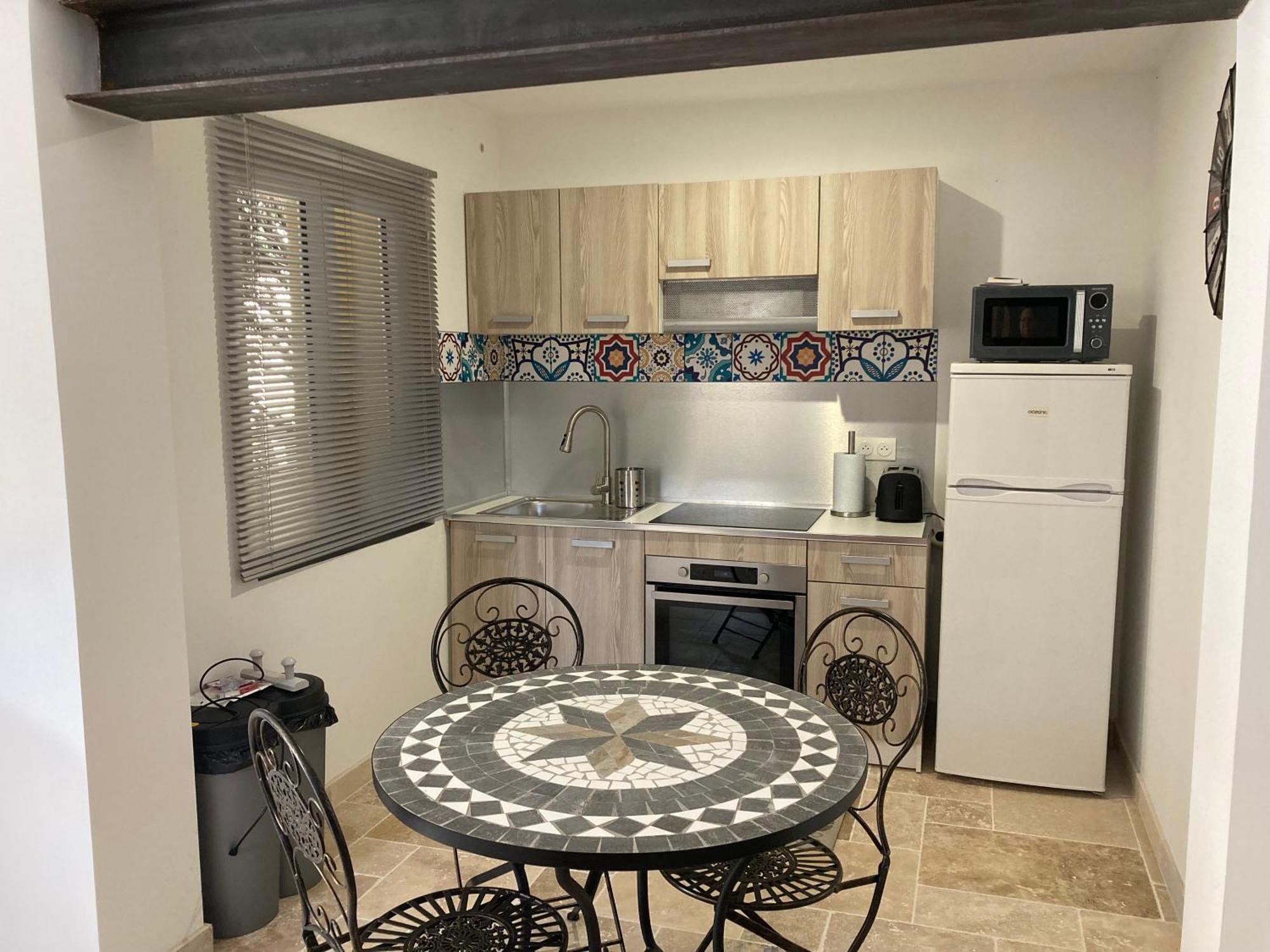 Le Studio D Aurelie Avec Spa Ete En Pleine Campagne Et Proche De Toute Commodite Roquemaure  Dış mekan fotoğraf