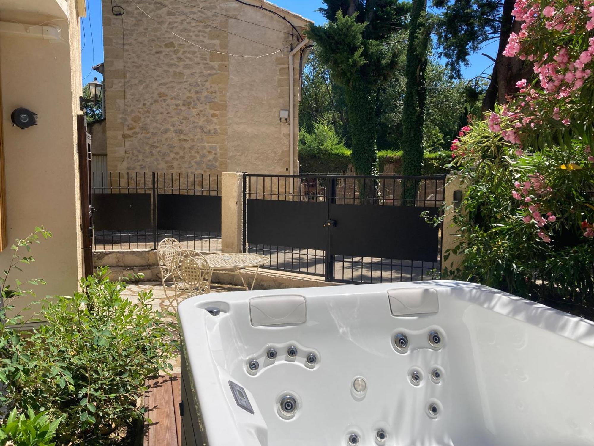 Le Studio D Aurelie Avec Spa Ete En Pleine Campagne Et Proche De Toute Commodite Roquemaure  Dış mekan fotoğraf