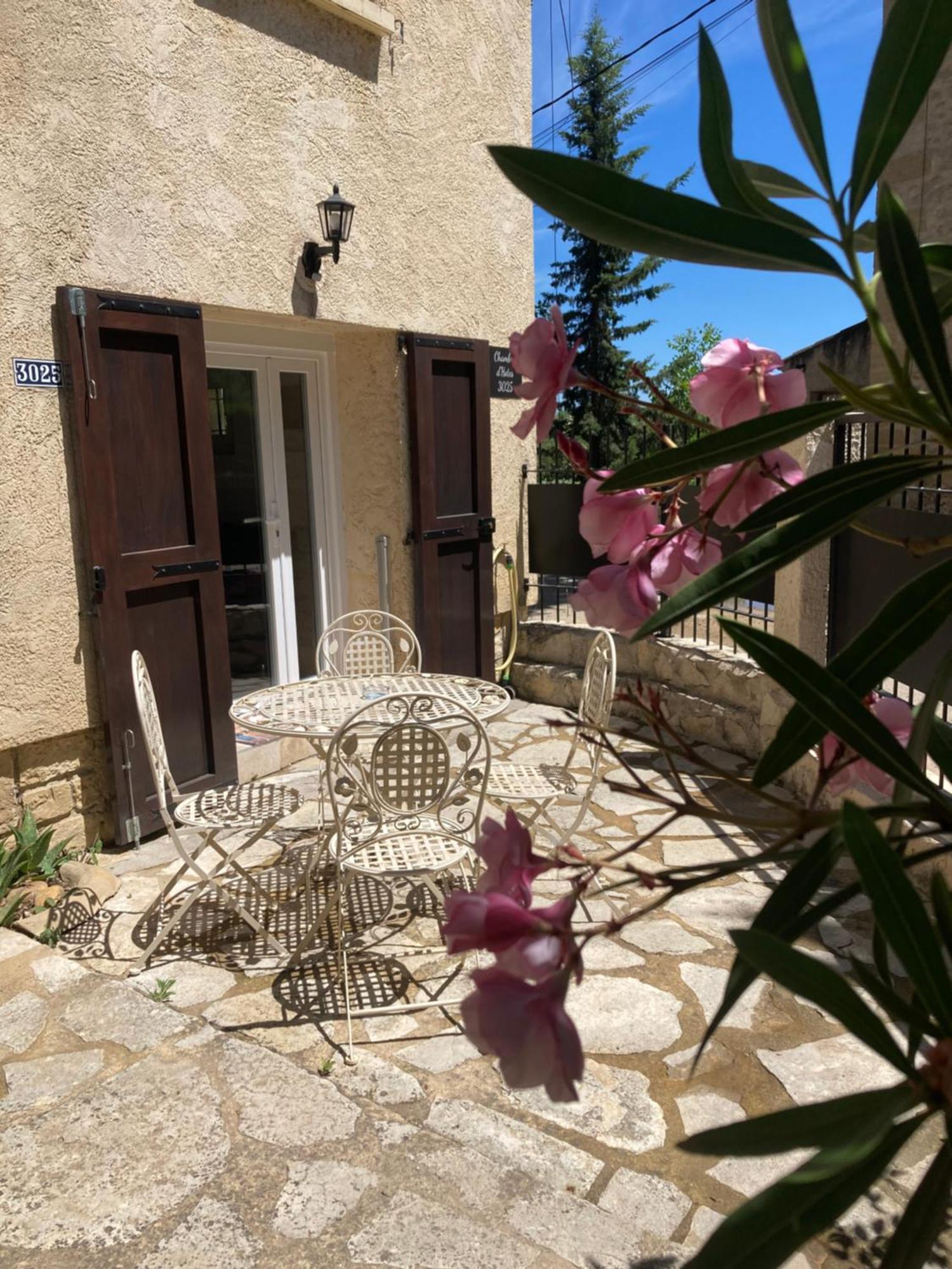 Le Studio D Aurelie Avec Spa Ete En Pleine Campagne Et Proche De Toute Commodite Roquemaure  Dış mekan fotoğraf