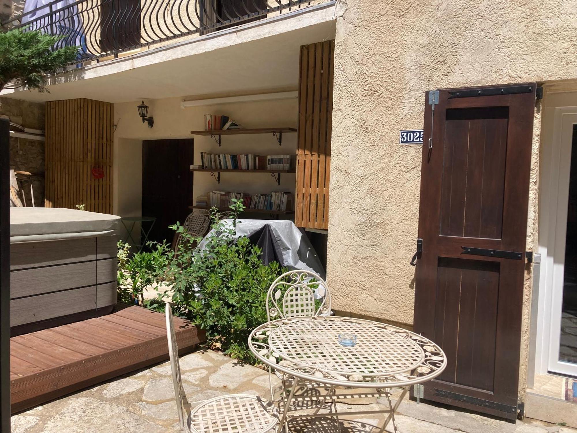 Le Studio D Aurelie Avec Spa Ete En Pleine Campagne Et Proche De Toute Commodite Roquemaure  Dış mekan fotoğraf