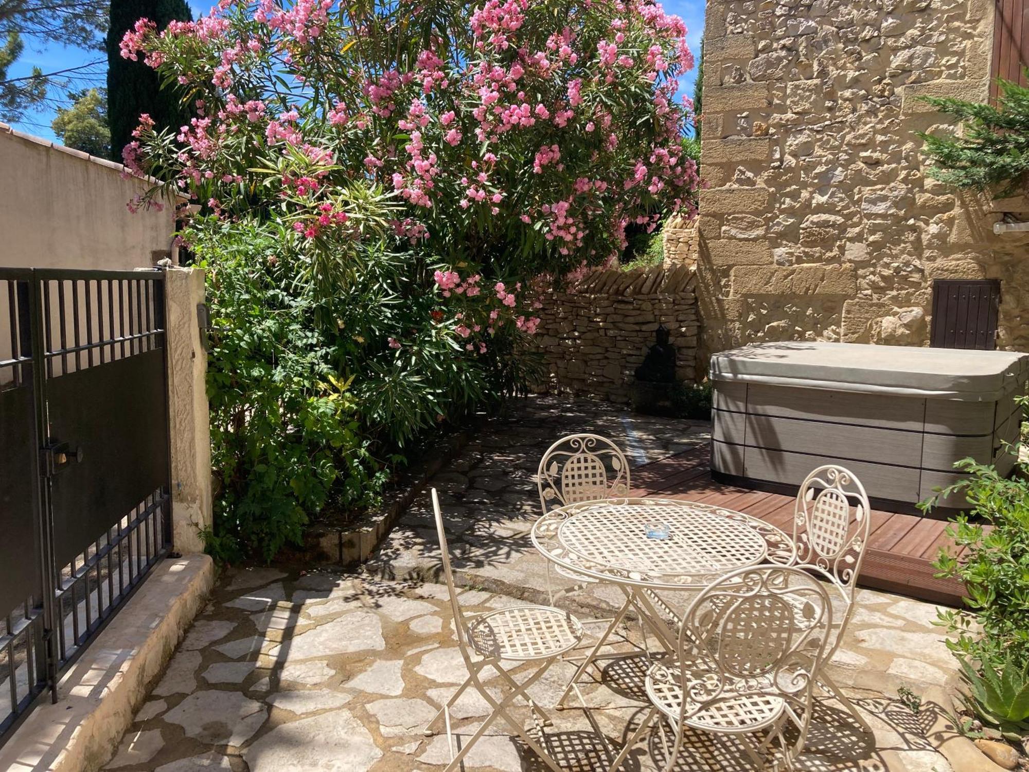 Le Studio D Aurelie Avec Spa Ete En Pleine Campagne Et Proche De Toute Commodite Roquemaure  Dış mekan fotoğraf