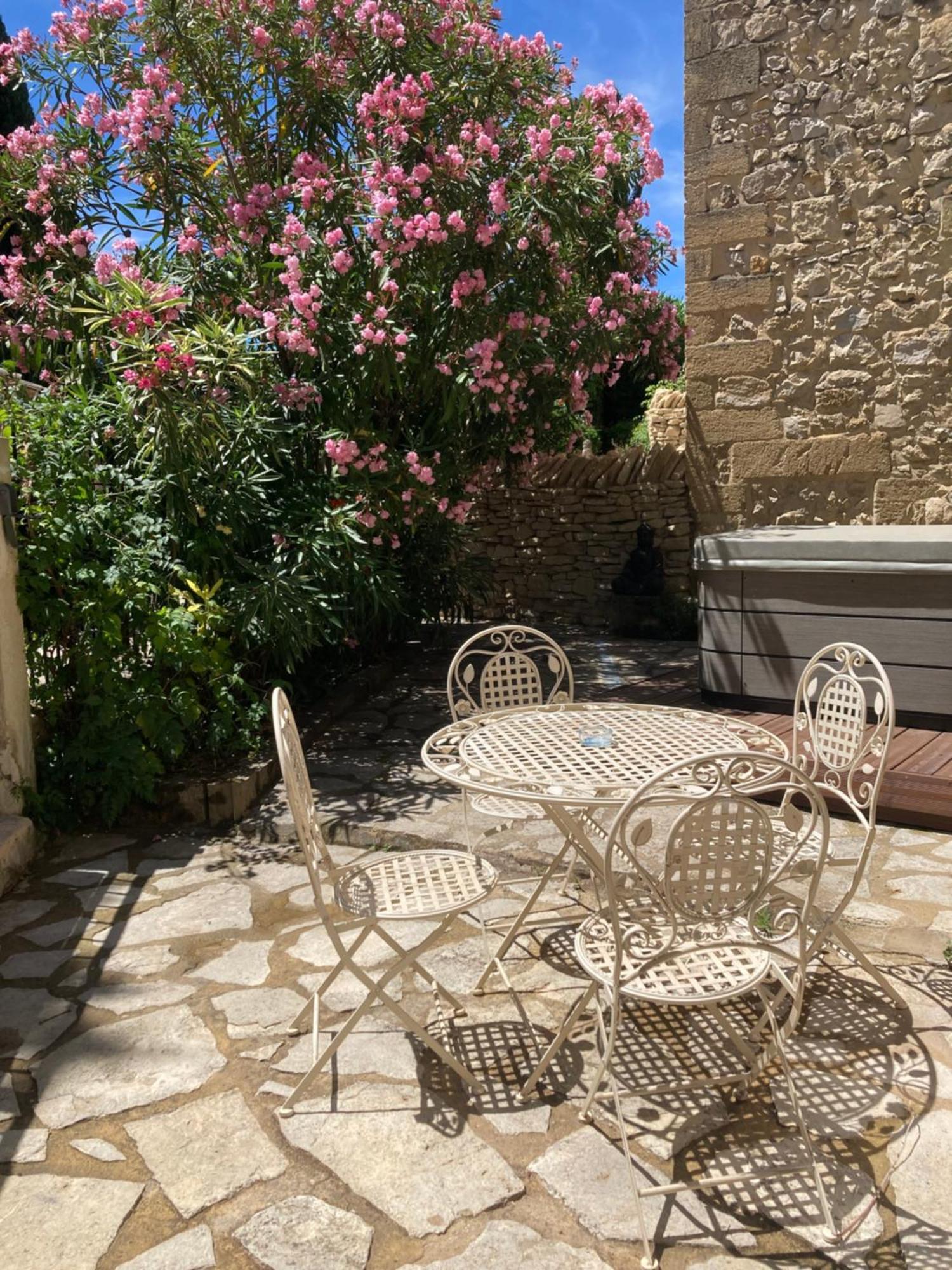 Le Studio D Aurelie Avec Spa Ete En Pleine Campagne Et Proche De Toute Commodite Roquemaure  Dış mekan fotoğraf